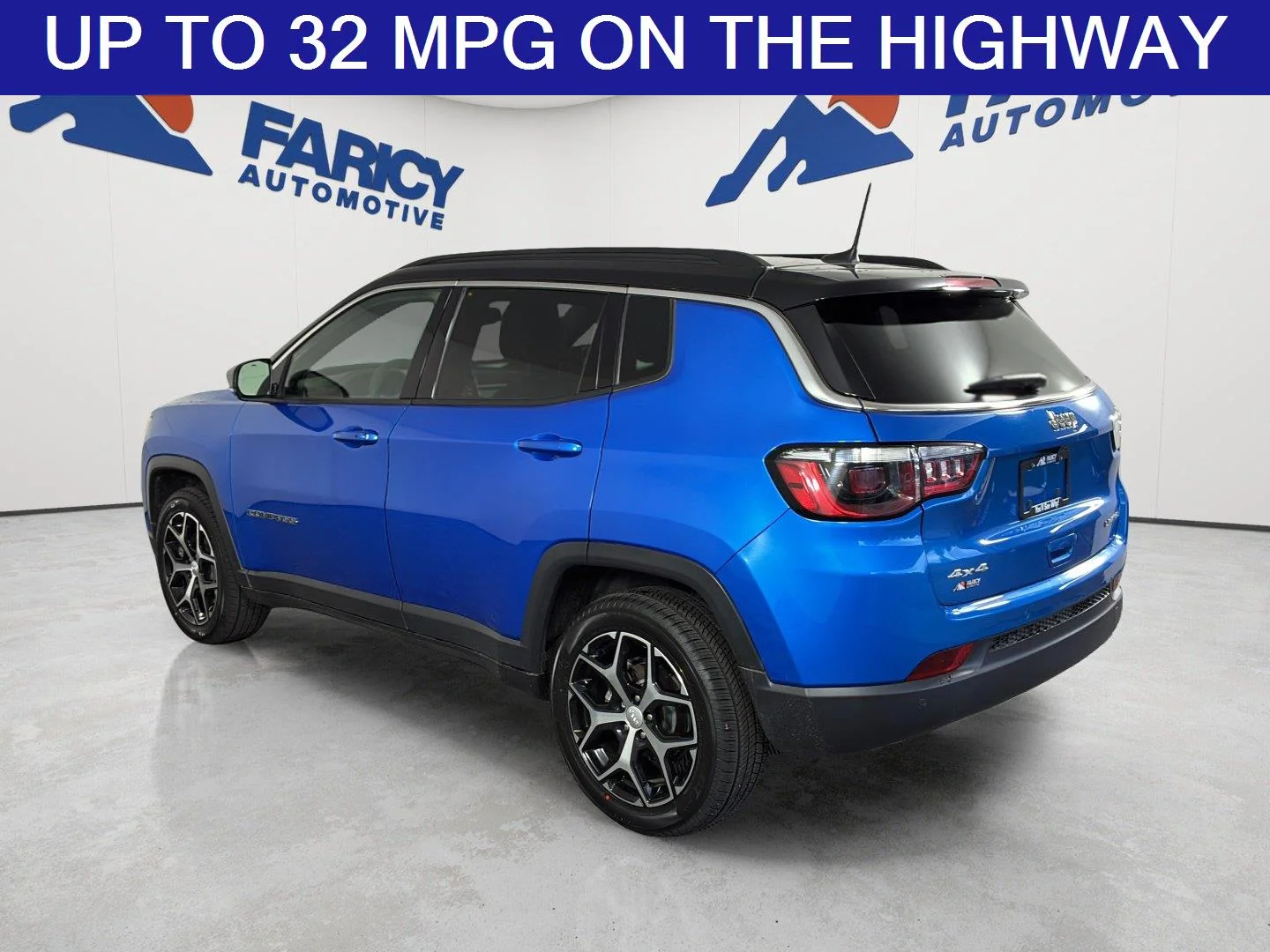 Used 2024 Hydro Blue Pearlcoat Jeep Limited image 7