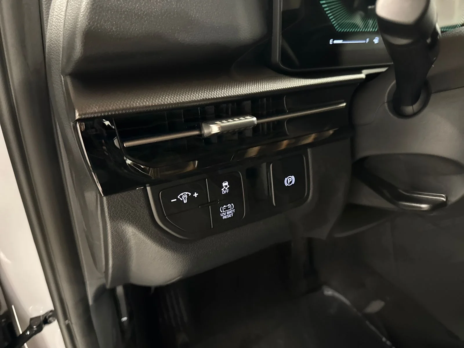 New 2026 Wolf Gray Kia S image 14