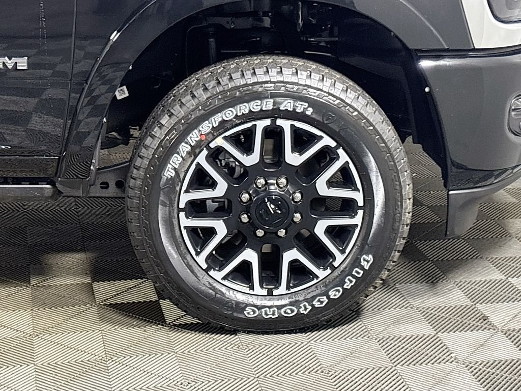 New 2026 Diamond Black Crystal Pearl-Coat Exterior Paint RAM Limited image 24