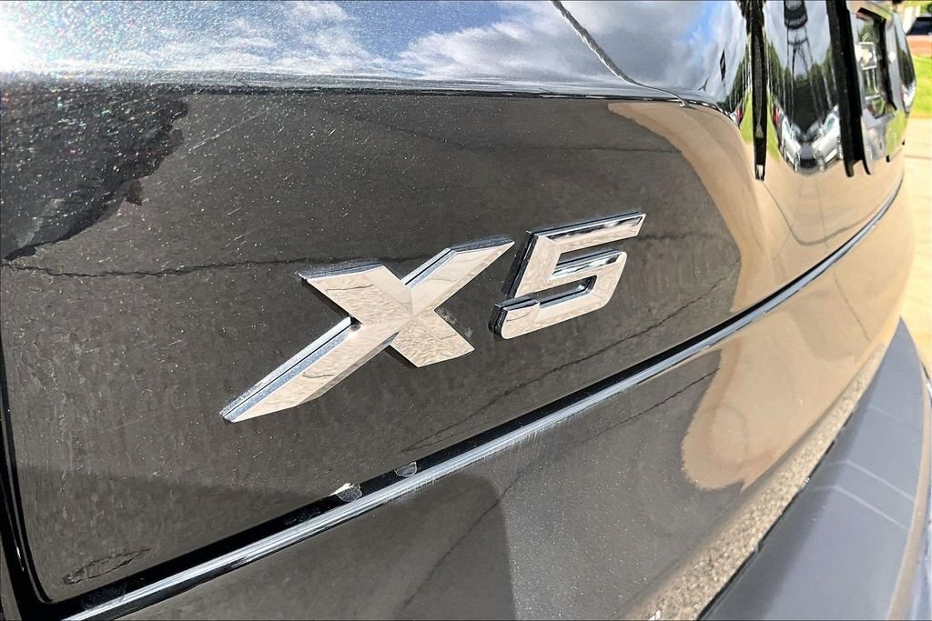 Used 2025 Black BMW sDrive40i image 33