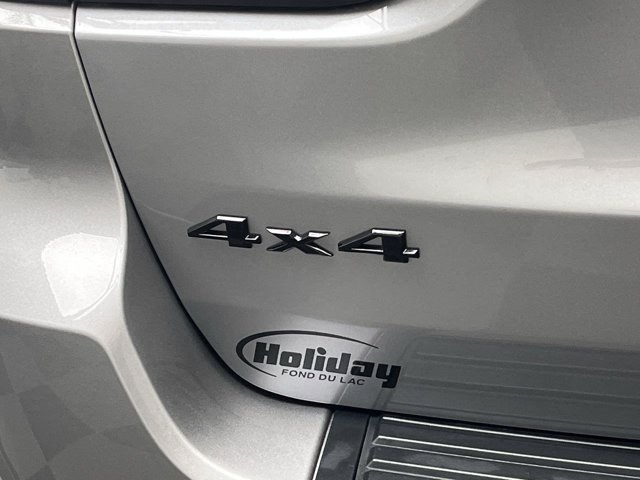 Used 2021 Billet Silver Metallic Clearcoat Jeep Laredo X image 30