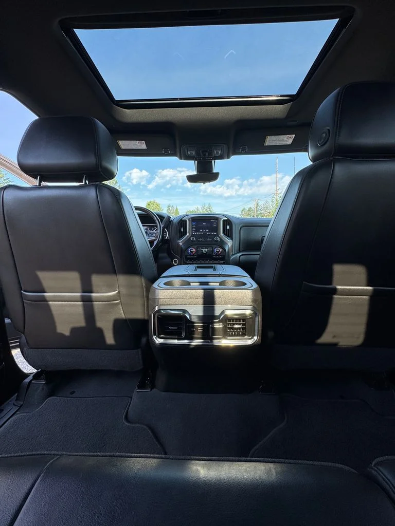 Used 2022 Silver Ice Metallic Chevrolet High Country image 28
