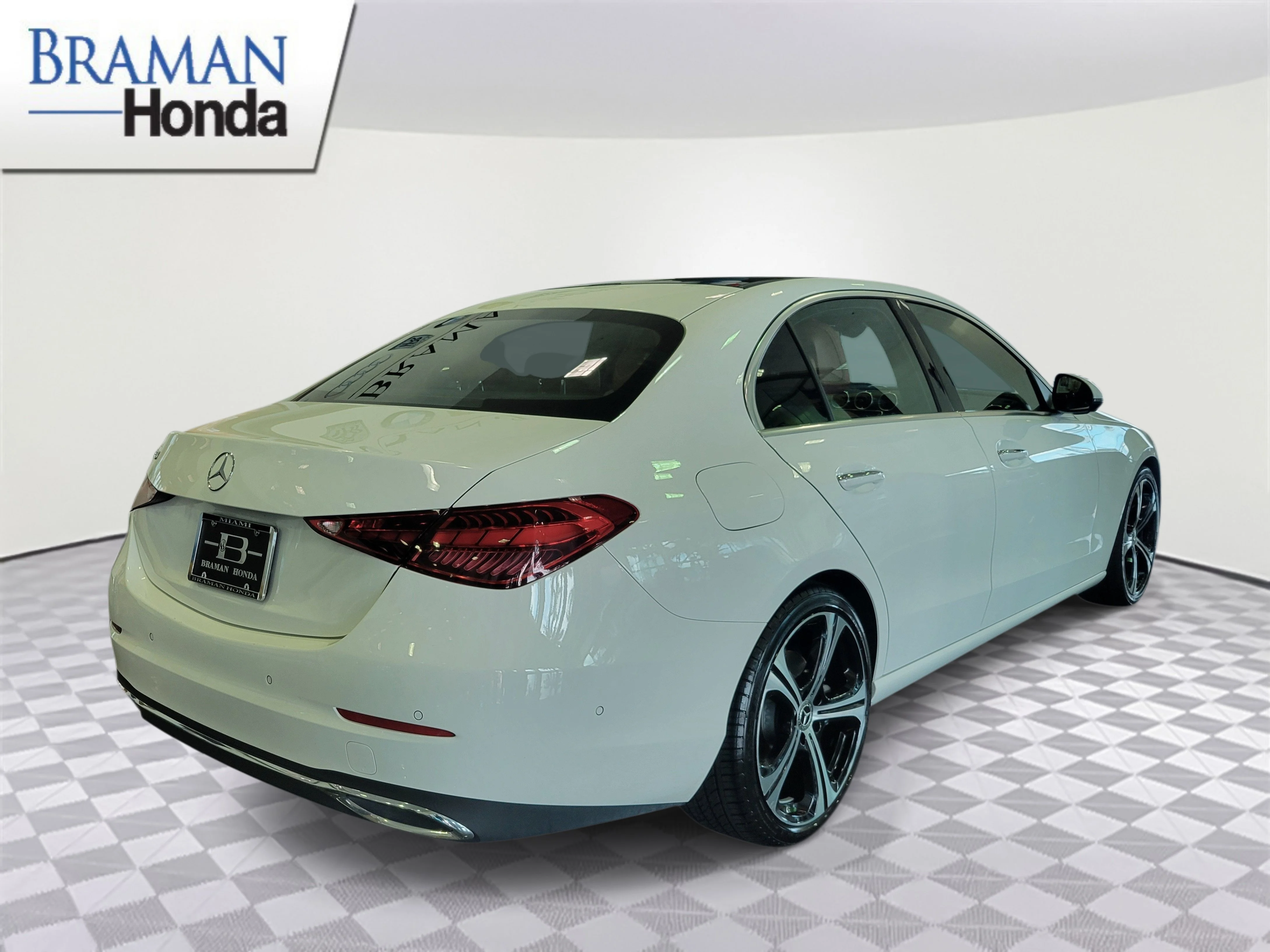 Used 2025 Polar White Mercedes-Benz C 300 image 3