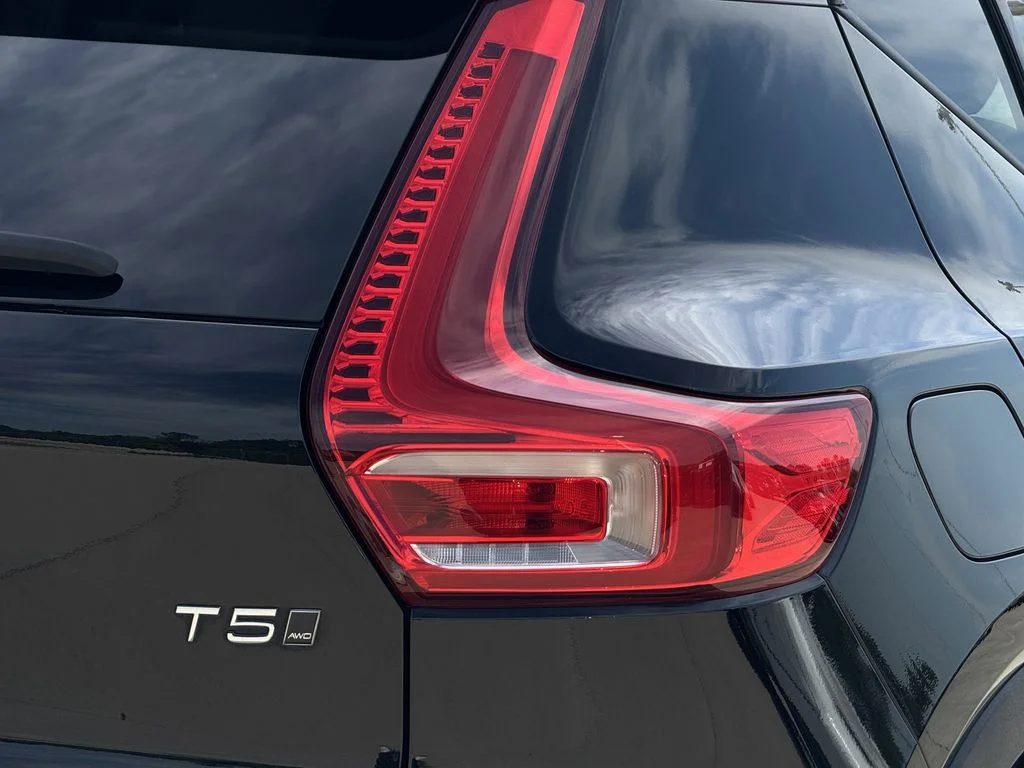 Used 2020 Black Volvo Momentum image 10