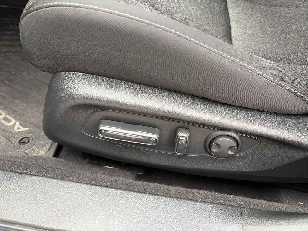 Used 2024  Honda EX image 12
