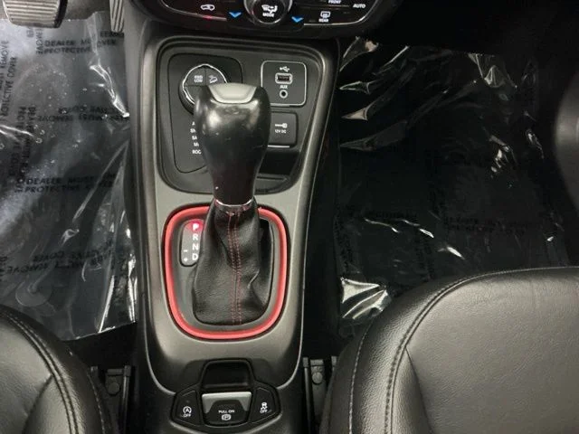Used 2018 White Clearcoat Jeep Trailhawk image 19