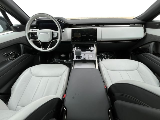 Used 2023 Blue Land Rover SE Dynamic image 12
