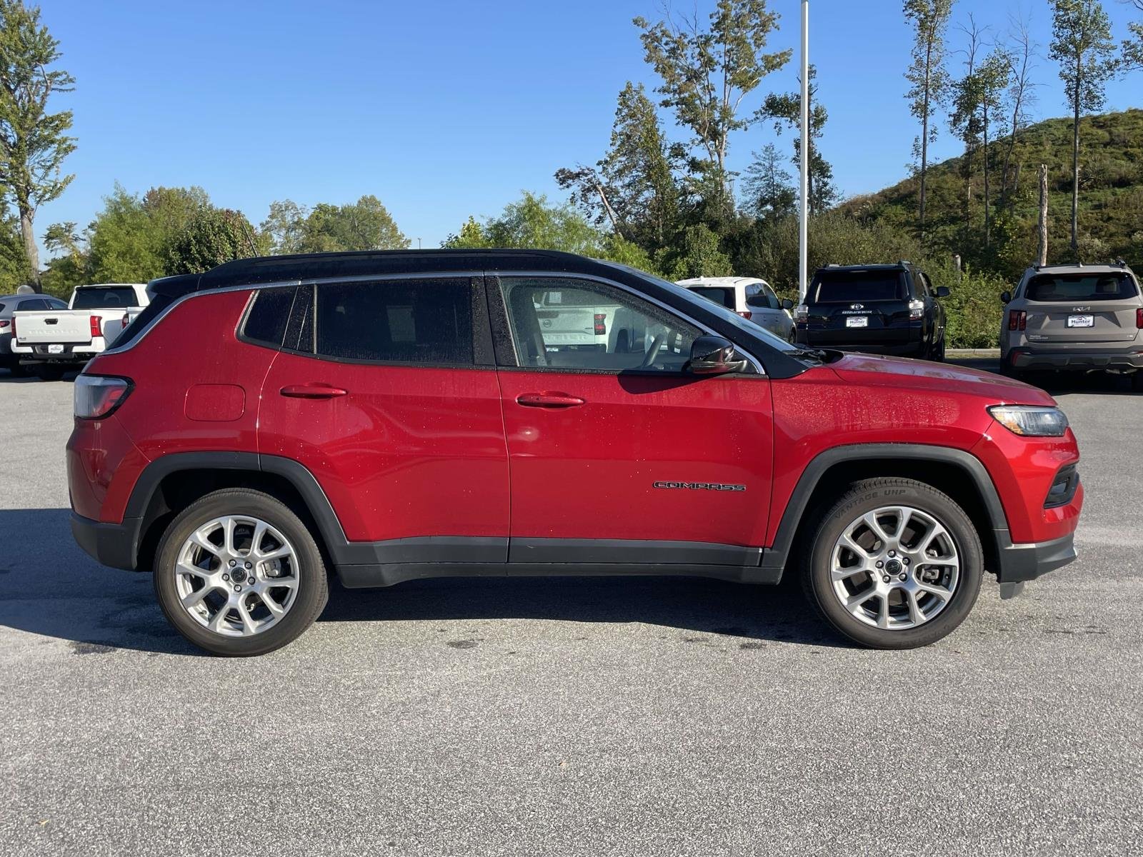 Used 2025 Red Hot Pearlcoat Jeep Limited image 29