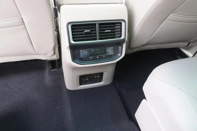 New 2026 Pure Gray Volkswagen 2.0T SE w/Technology image 23