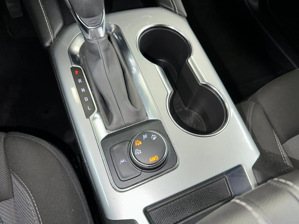 Used 2025 Summit White Chevrolet LT image 16