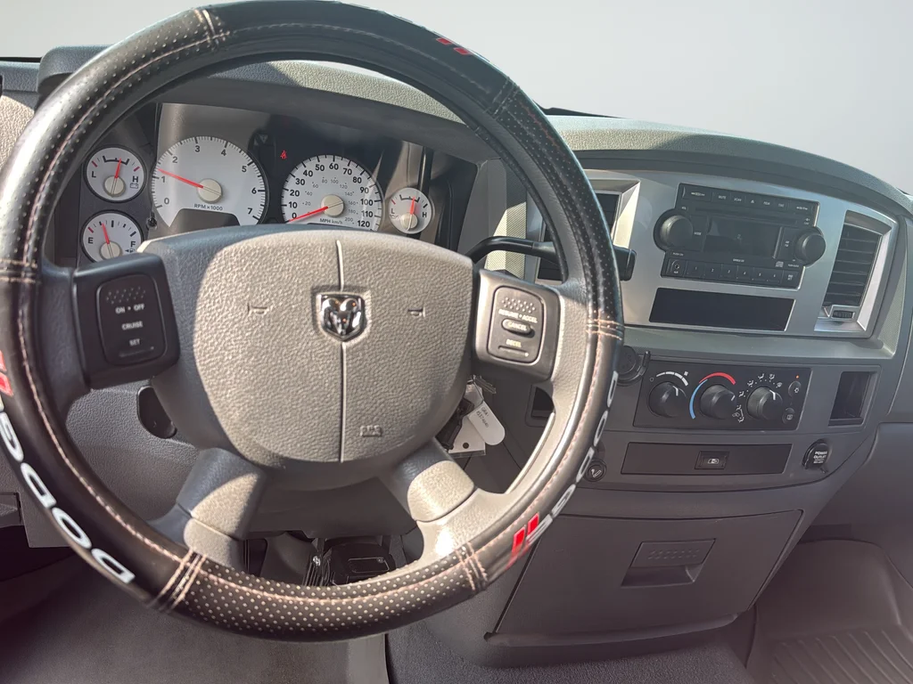Used 2008 Gray Dodge SLT image 11
