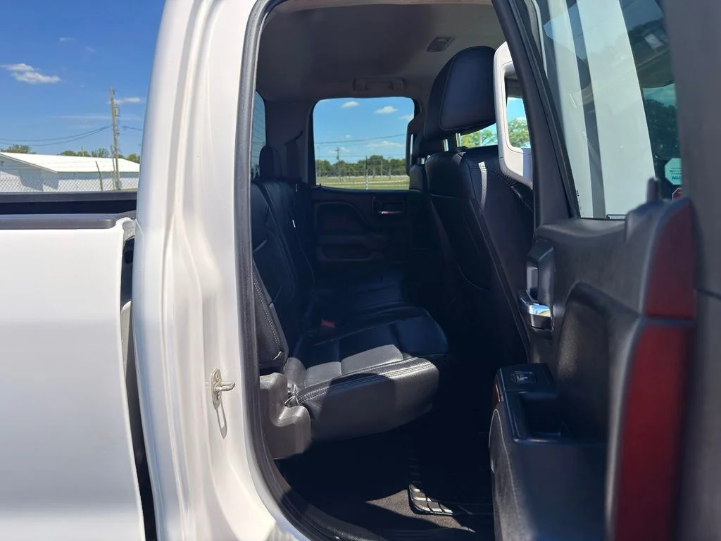 Used 2016 White GMC SLT image 27