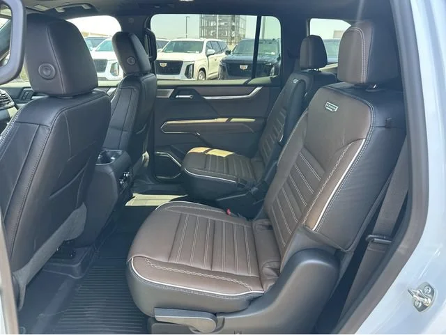 2026 GMC Acadia Denali Ultimate - Photo 14