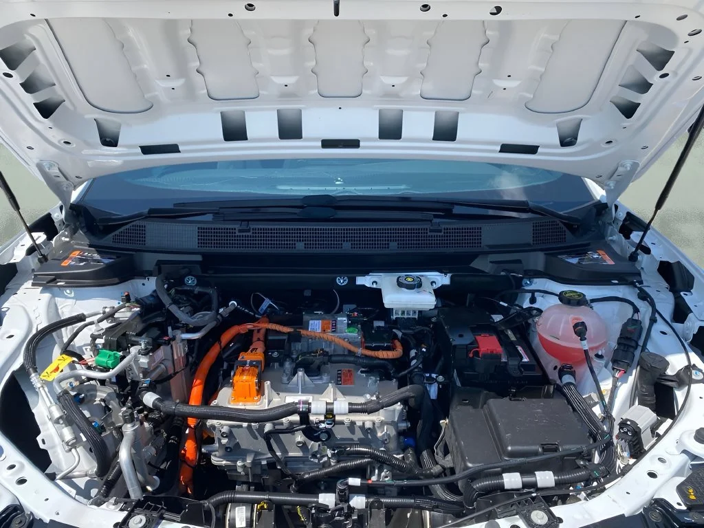Used 2025 Summit White Chevrolet LT image 29