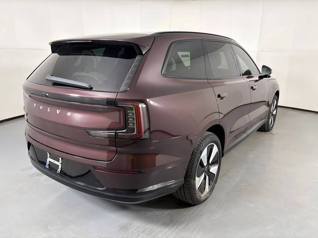 Used 2025 Red Volvo Twin Motor electric Plus image 8