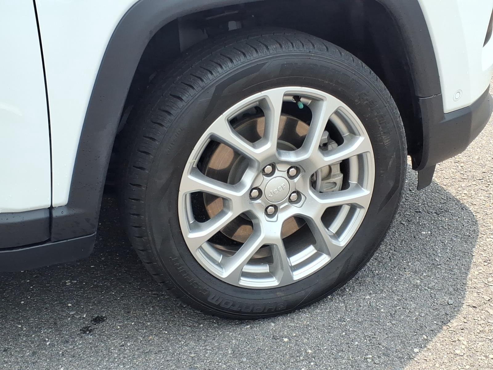 Used 2023 Bright White Clearcoat Jeep Latitude Lux image 13