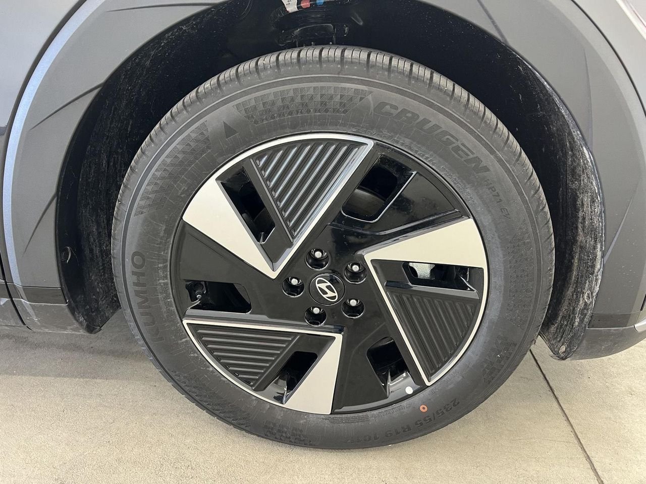 New 2026 Abyss Black Hyundai SE image 8