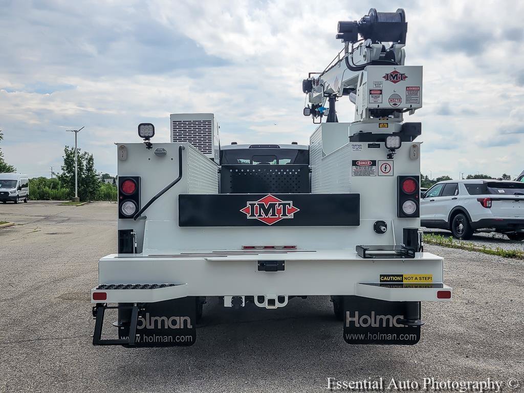 New 2025 Oxford White Ford F-550® XL image 6