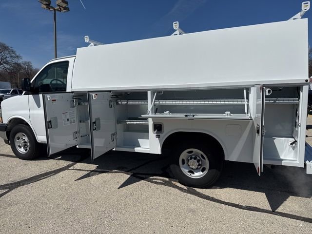 New 2025 Summit White Chevrolet 1WT image 10