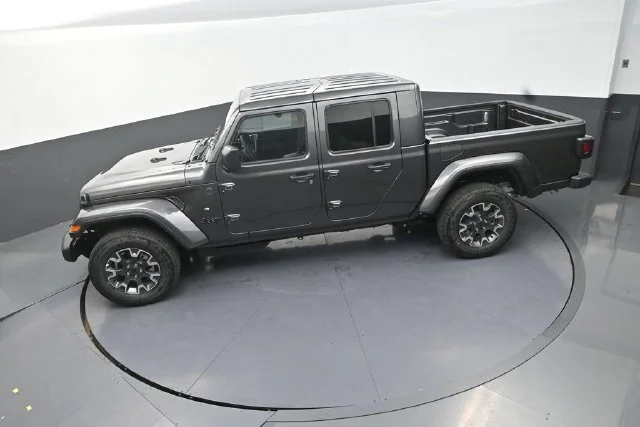 New 2026 Granite Crystal Metallic Clear-Coat Exterior Paint Jeep Sahara image 13