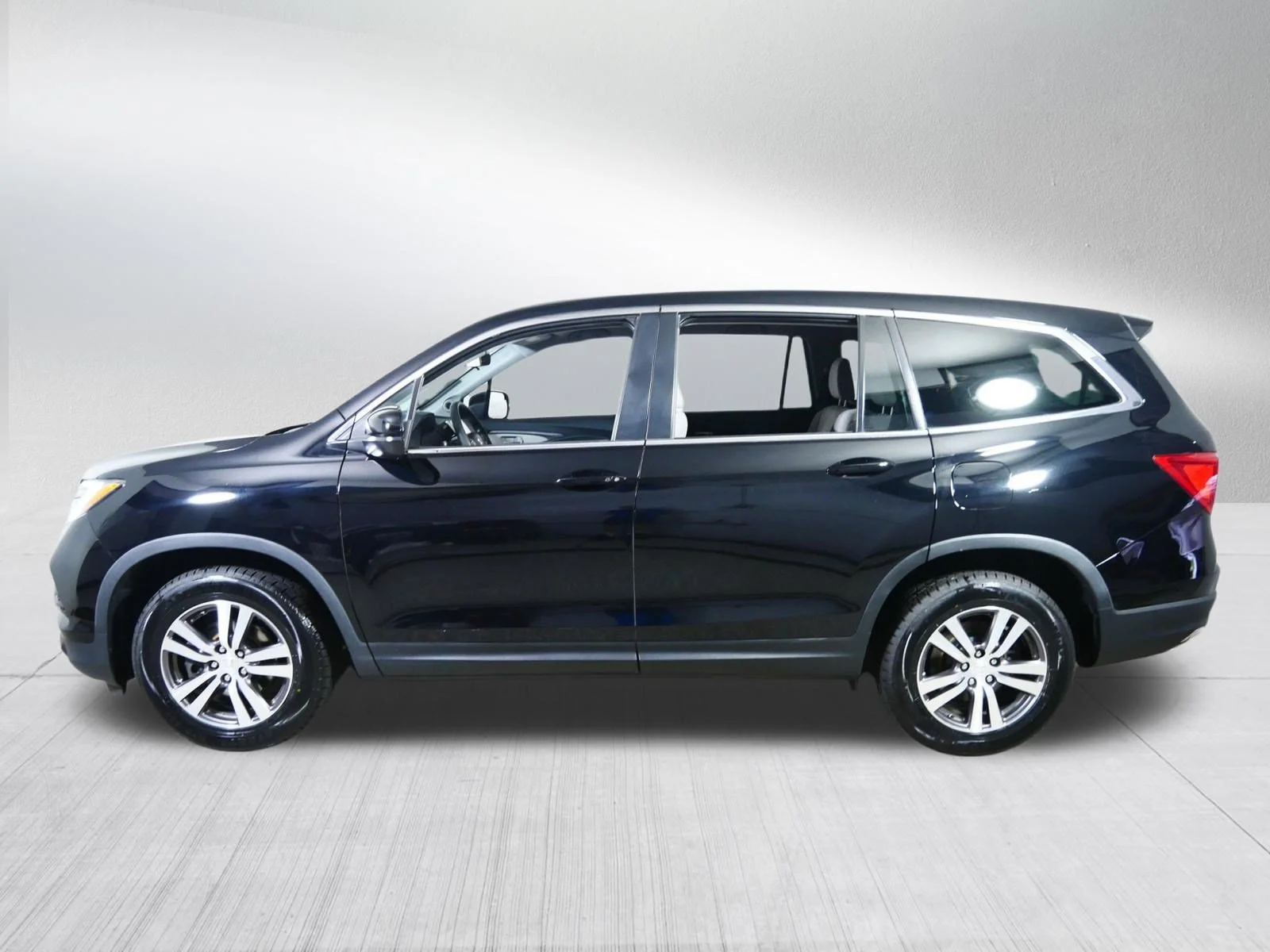Used 2016 Black Forest Pearl Honda EX image 4