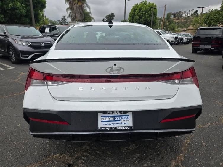 Used 2026 White Hyundai SEL Sport image 8