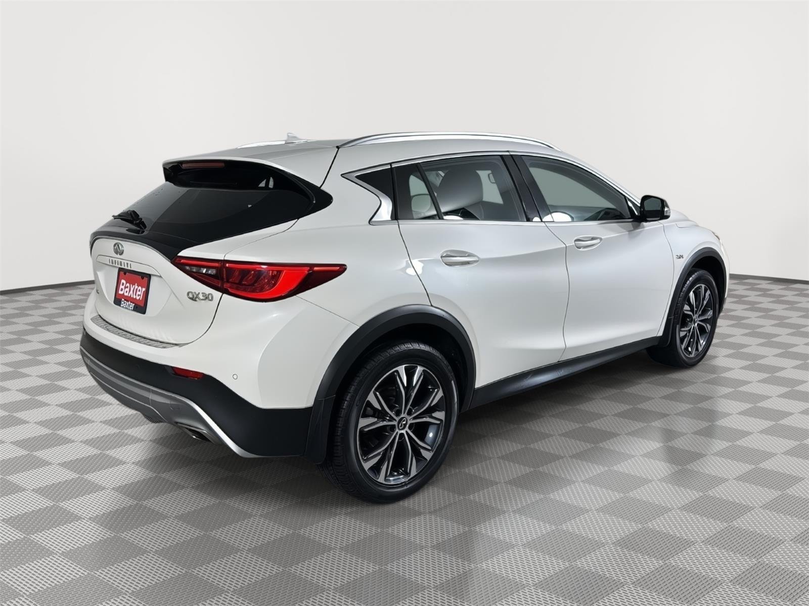 Used 2018 Majestic White INFINITI Premium image 25