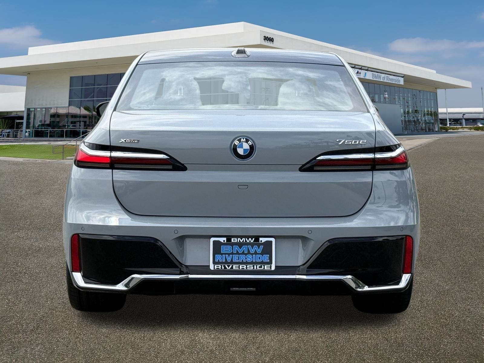 New 2026 Brooklyn Grey Metallic BMW 750e xDrive image 9