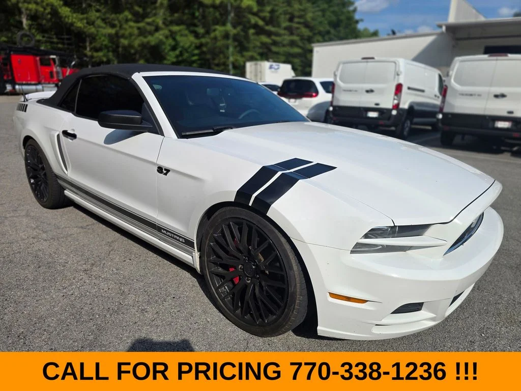Used 2014 White Ford V6 Premium image 1