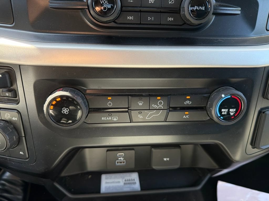 Used 2021 Oxford White Ford XLT image 19