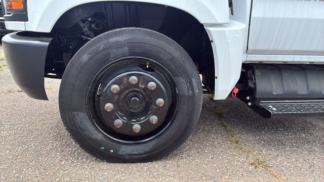 New 2024 Summit White Chevrolet Work Truck image 19