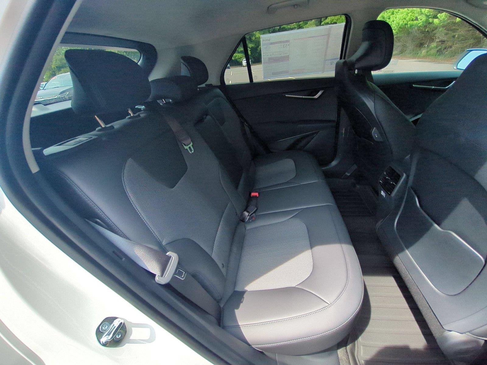 New 2026 Snow White Pearl Kia EX image 36