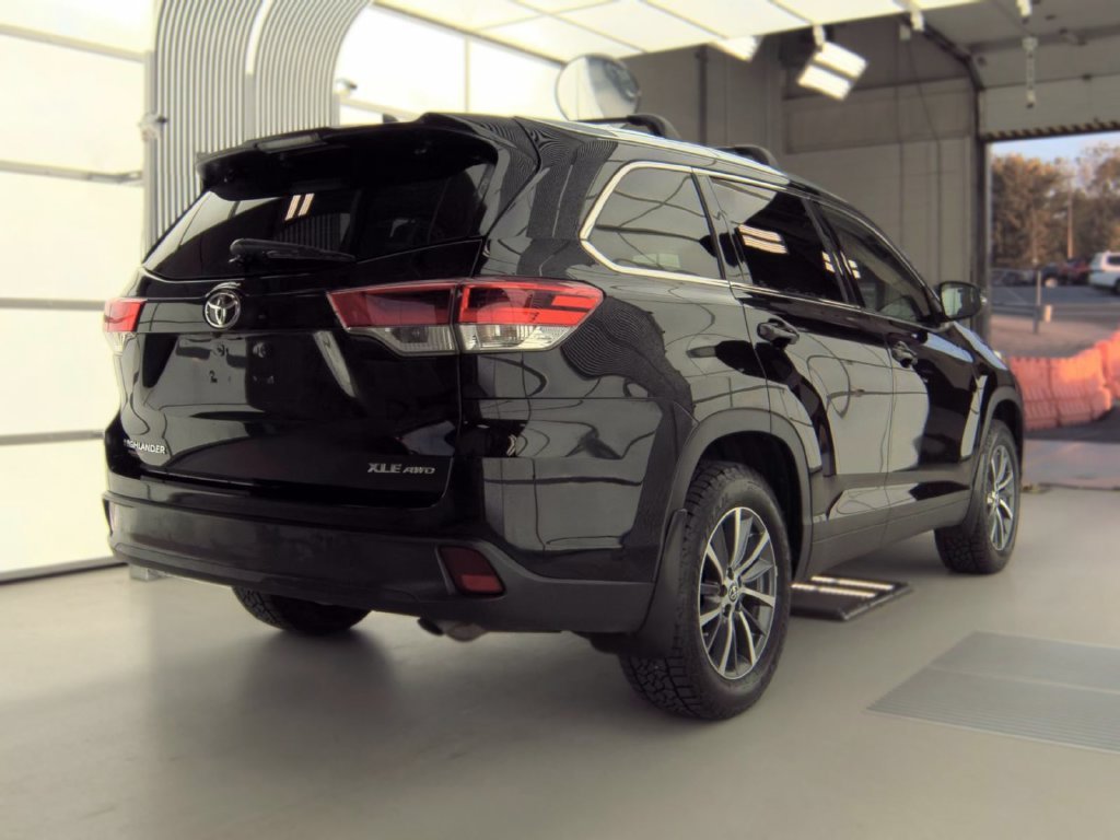 Used 2019 Black Toyota XLE image 10