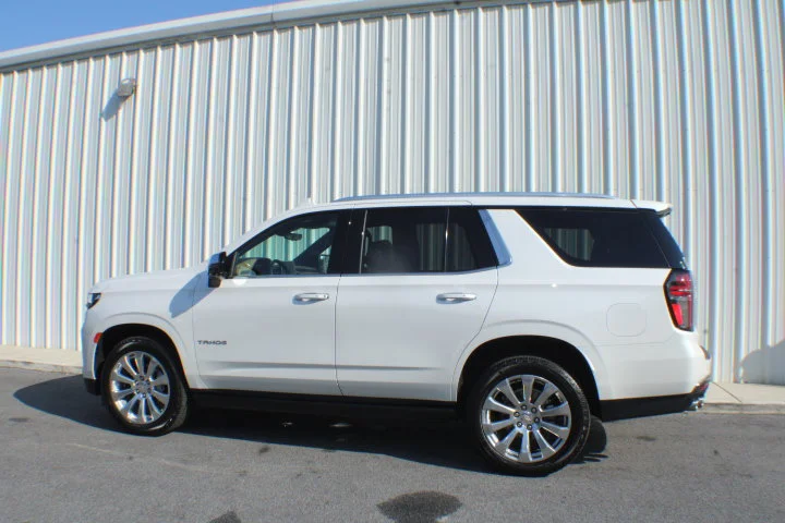Used 2023 IRIDESCENT PEARL TRICOAT Chevrolet Premier image 3