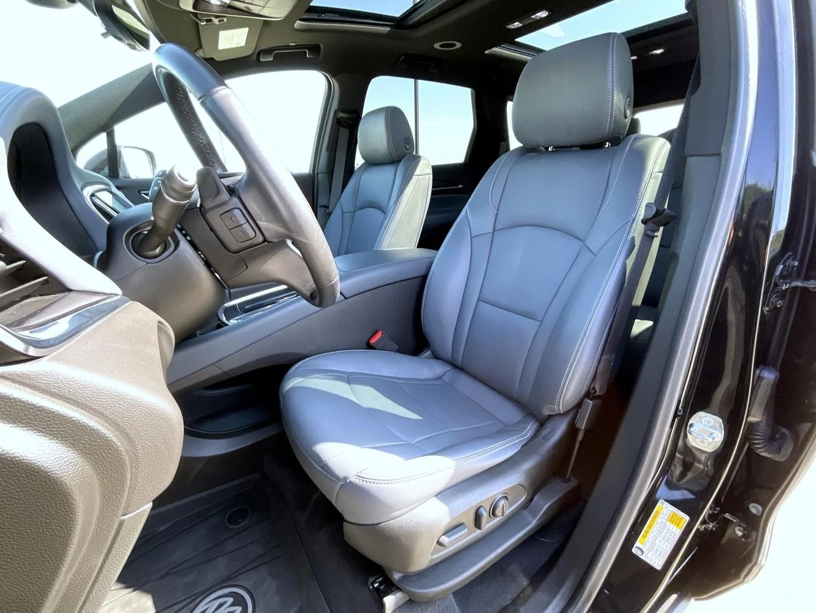 Used 2022 Black Buick Essence image 10