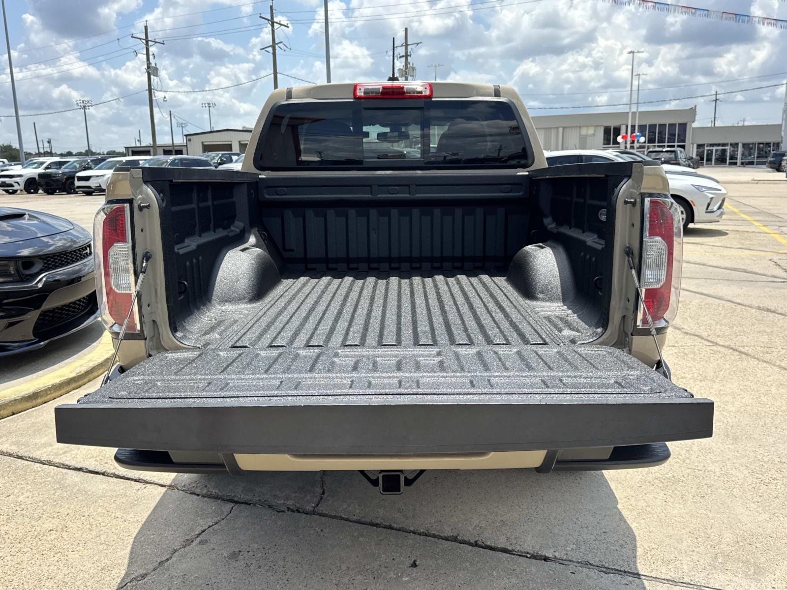 Used 2022 Desert Sand Metallic GMC 4WD AT4 w/Cloth image 8