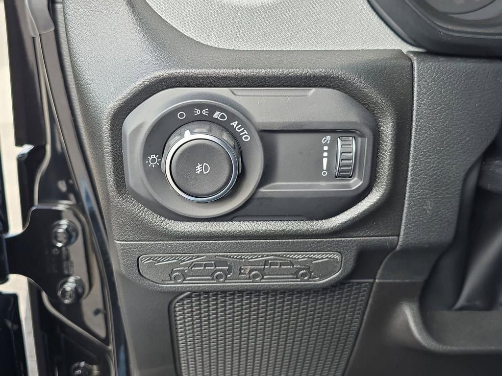 2025 Jeep Wrangler 4-Door Willys - Photo 22