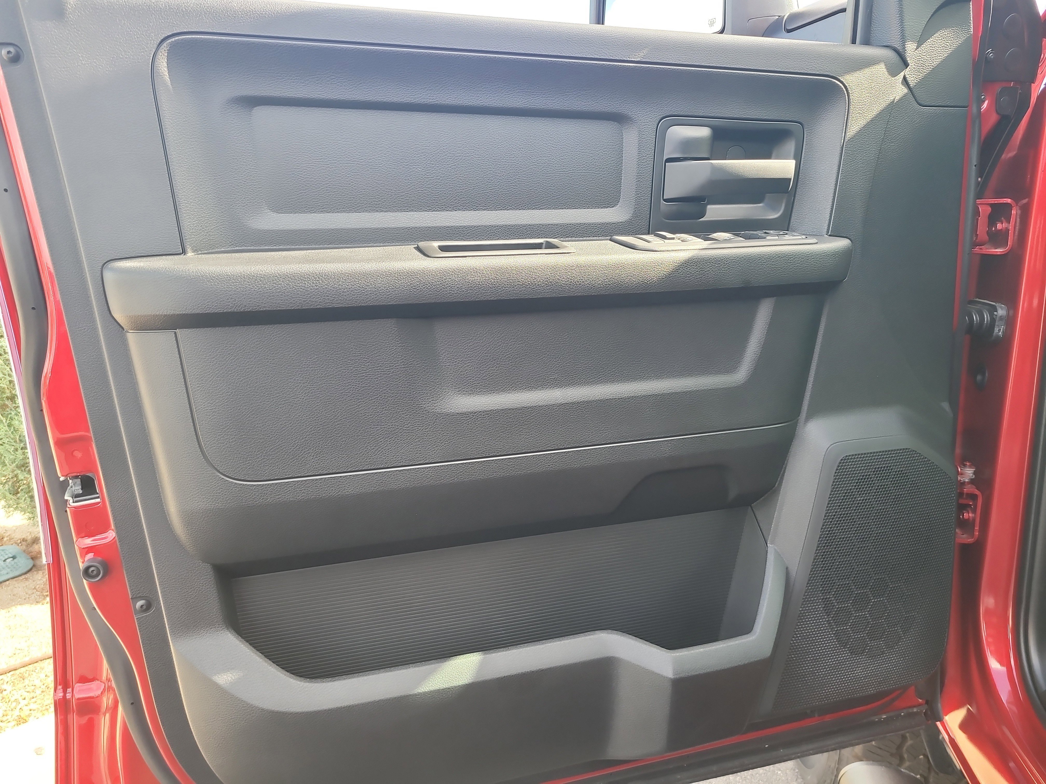 New 2026 Molten Red Pearl-Coat Exterior Paint RAM Black Express image 12