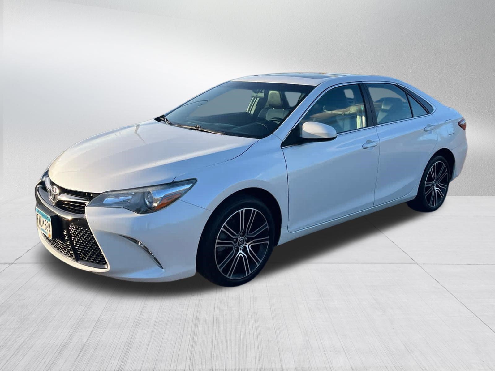 Used 2016 Blizzard Pearl Toyota SE w/Special Edition Pkg image 3