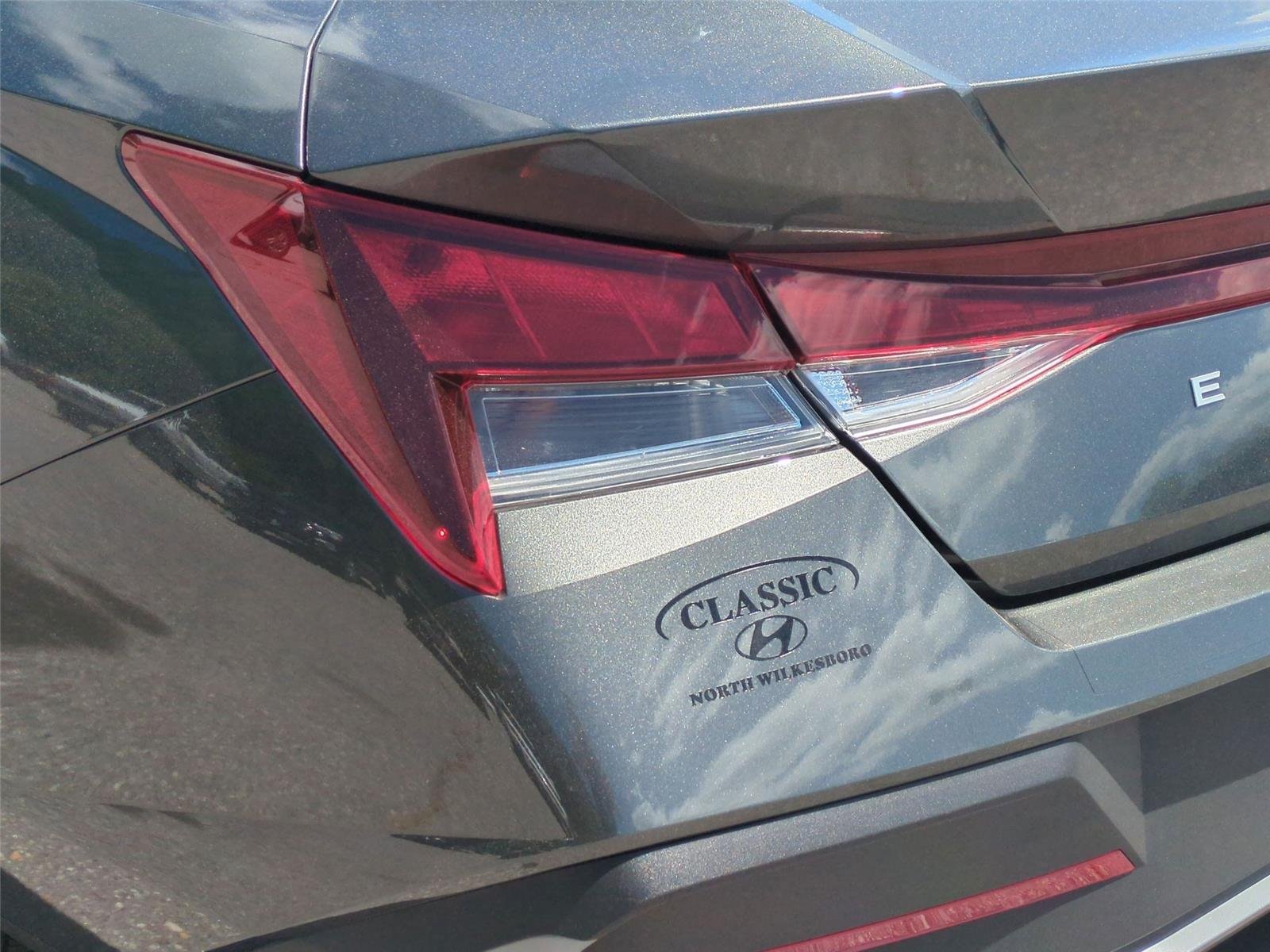 Used 2025 Amazon Gray Hyundai SE image 12