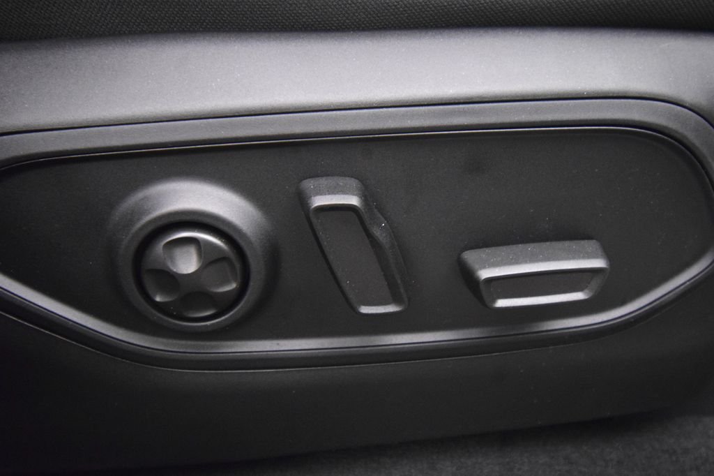 New 2026 Bright White Clear-Coat Exterior Paint Jeep  image 17
