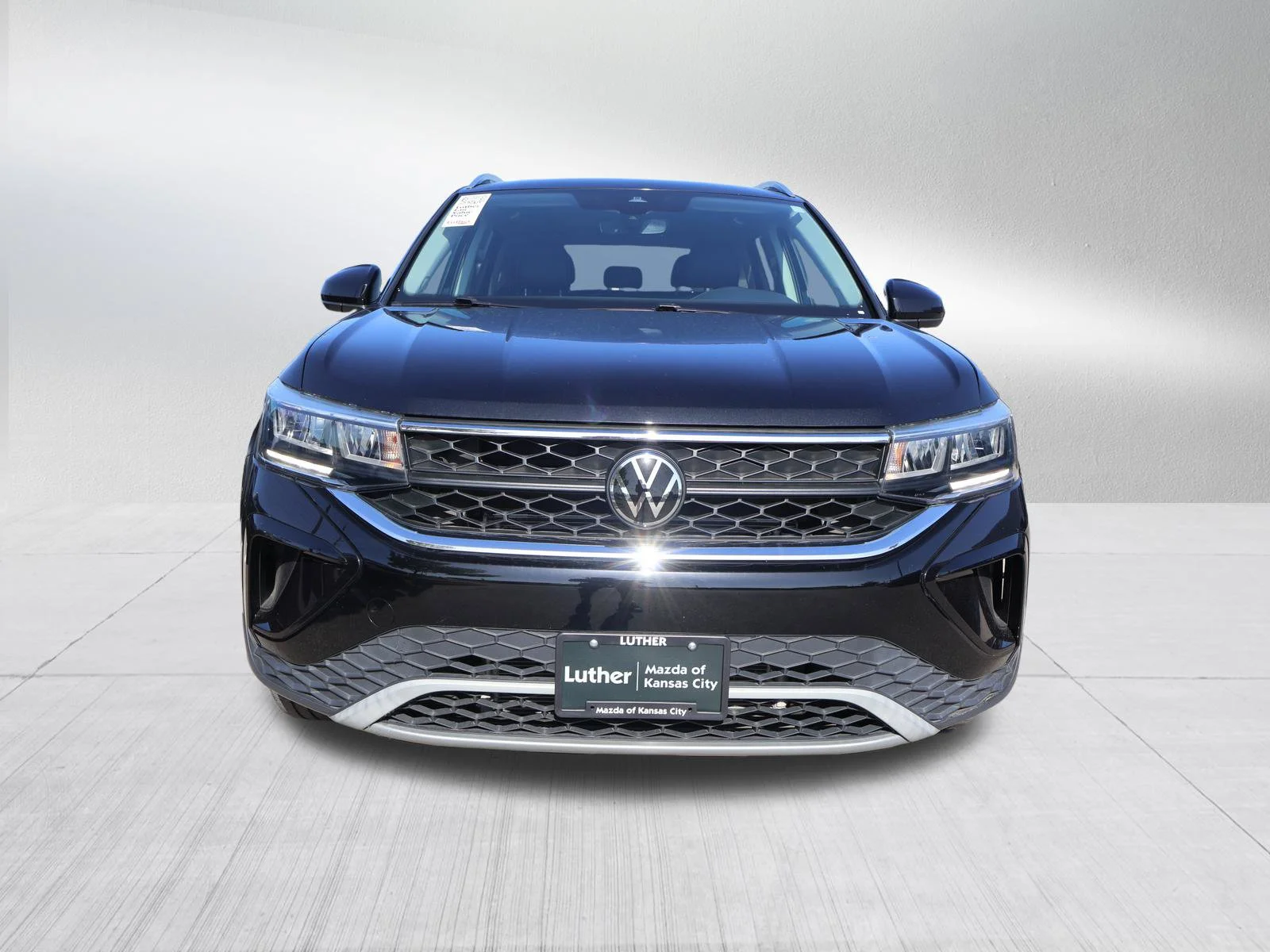 Used 2023 Volkswagen Taos SE with VIN 3VVNX7B24PM334081 for sale in Kansas City