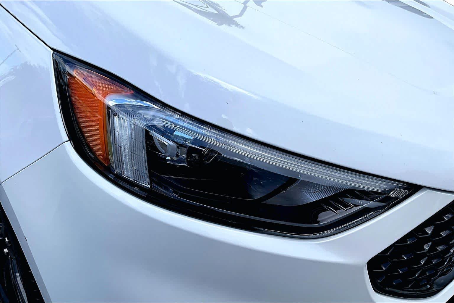 Used 2023 Star White Metallic Tri-Coat Ford ST-Line image 26
