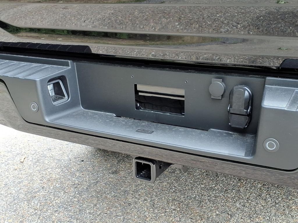 New 2026 Agate Black Metallic Ford XLT image 7