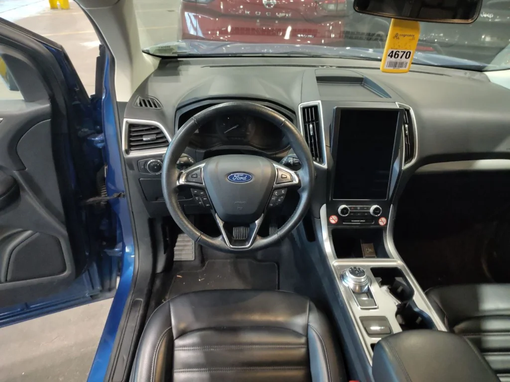 Used 2024 Atlas Blue Metallic Ford SEL image 6