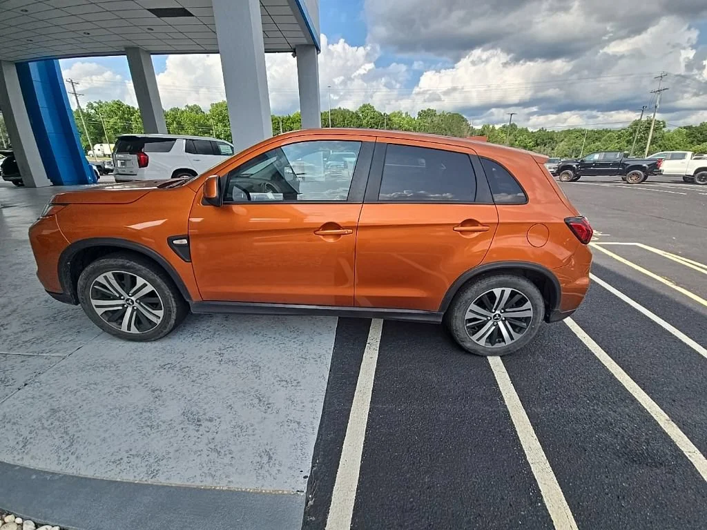 Used 2022 Orange Mitsubishi ES image 7