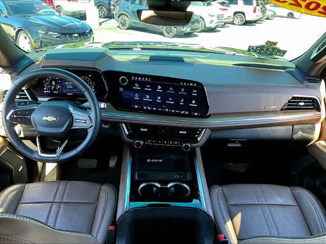 Used 2025 Black Chevrolet High Country image 9