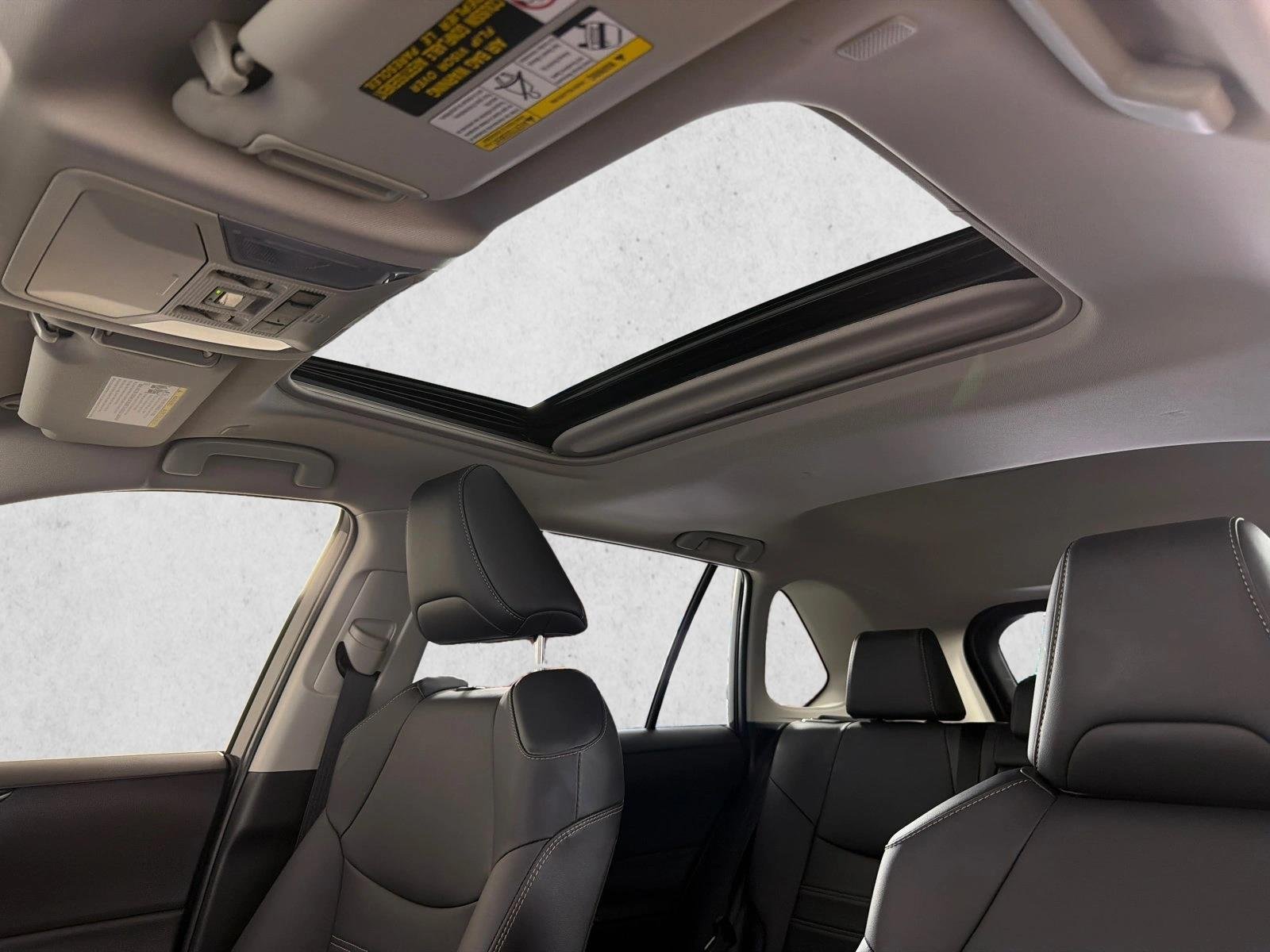 Certified Used 2025  Toyota XLE Premium image 2