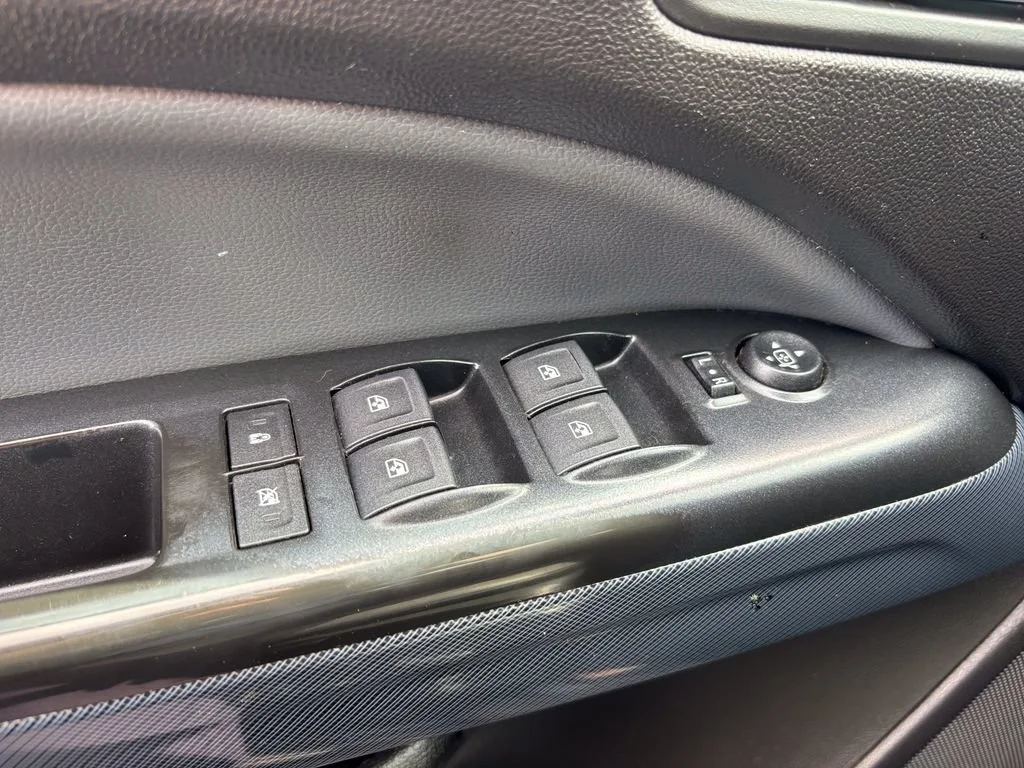 Used 2018 GRAPHITE METALLIC Chevrolet 2WD Z71 image 15