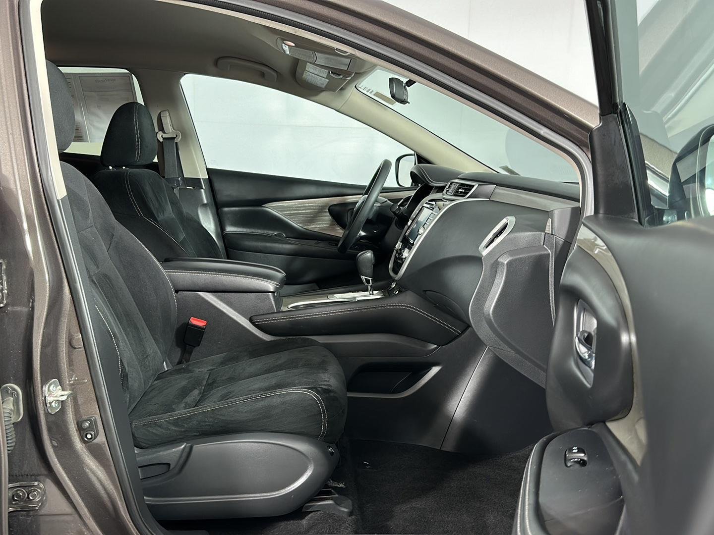 Used 2018 Java Metallic Nissan S image 28